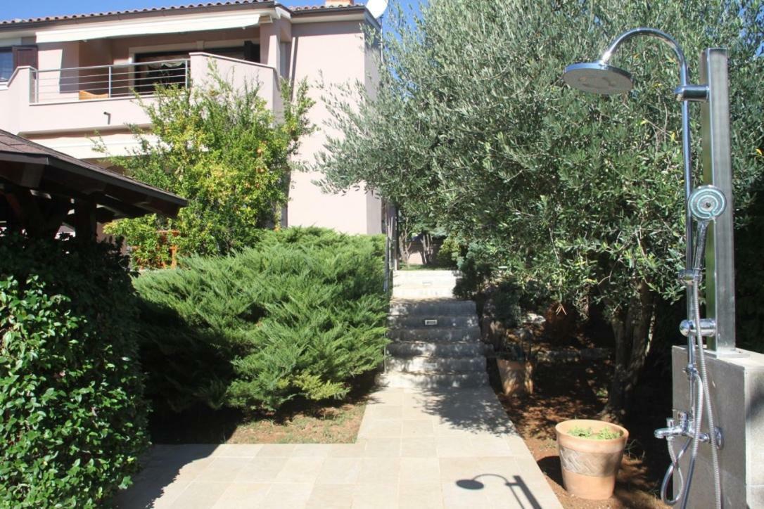 Premantura Olive Garden Villa Bagian luar foto